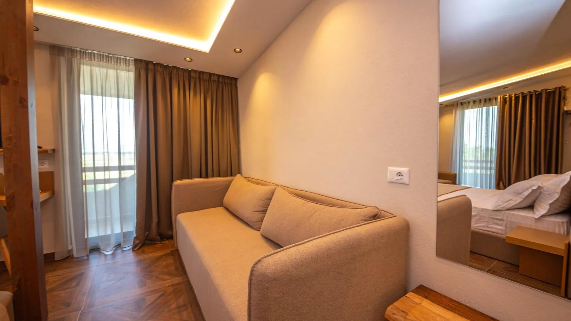 Emara Boutique Hotel Kavaje 4*,