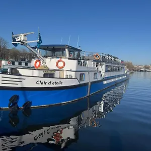 https://botel-zwaantje.amsterdamhotelsnl.com